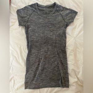 Lululemon Swiftly Tech Short Sleeve Size 4